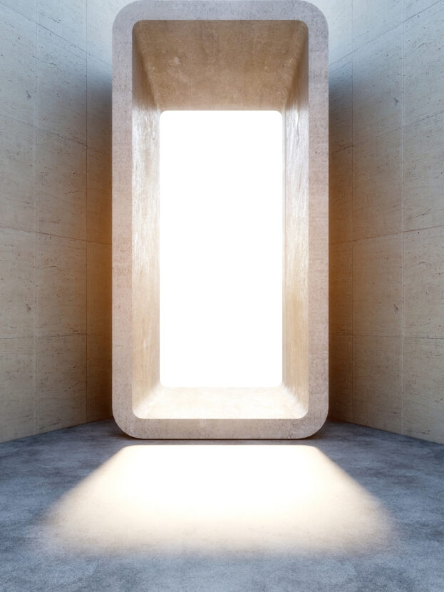 Sala minimalista com abertura retangular de luz intensa ao centro, paredes de pedra e piso cinzento polido.